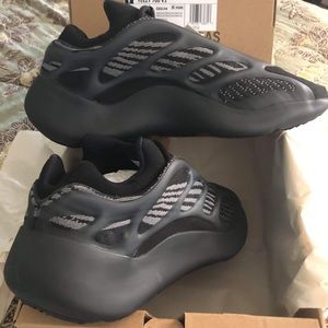 Black Yeezys 700